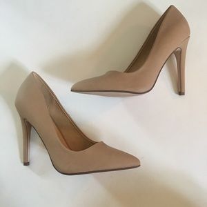 Nude heels size 5 1/2